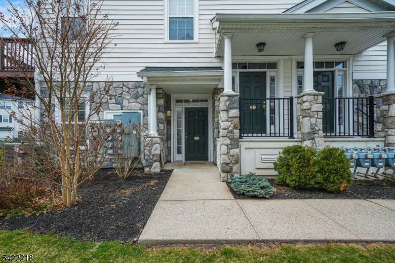 175 George Russell Way