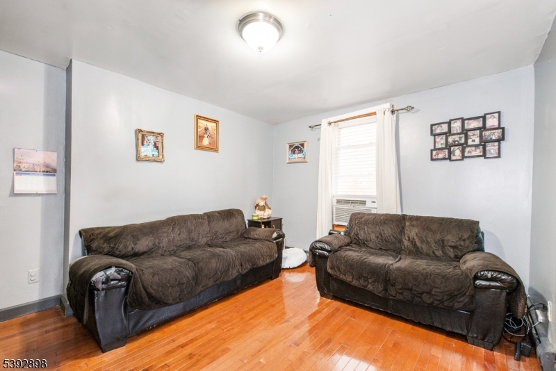 118 Lake Ave