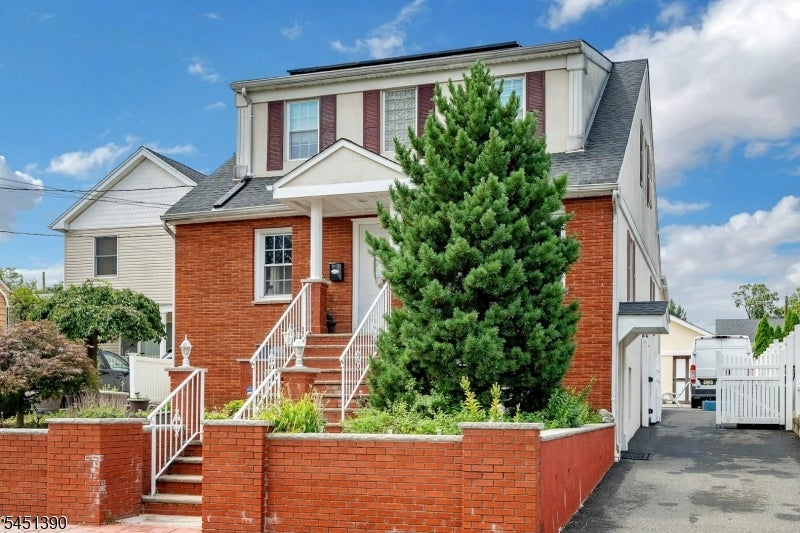 446 Post Ave