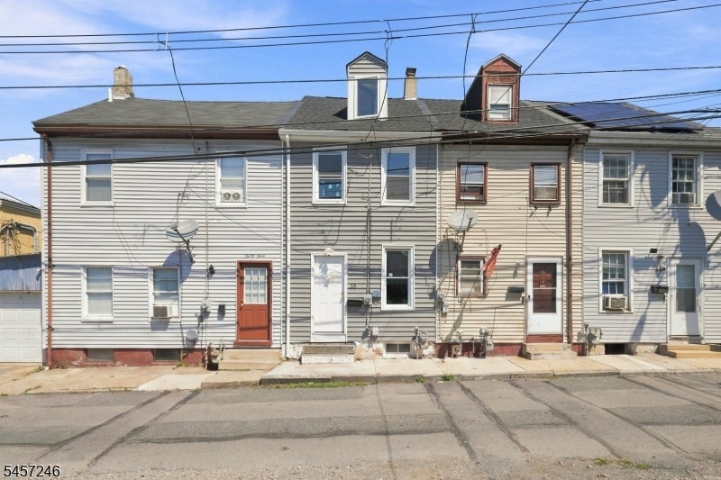 35 Cedar Aly