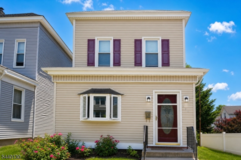 112 Rollinson St