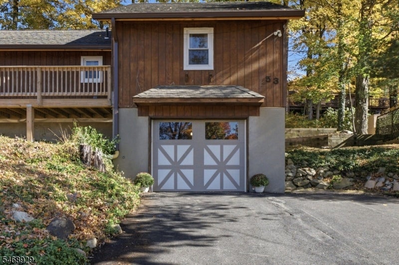 53 Lake Shore Rd E