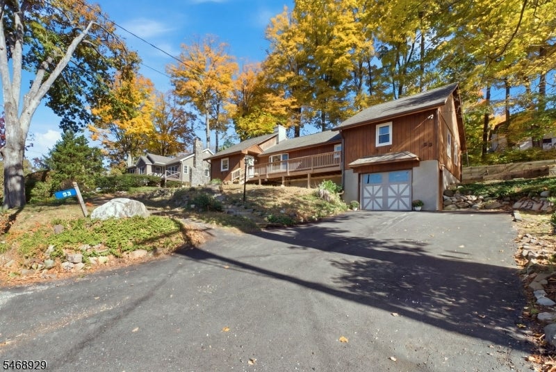 53 Lake Shore Rd E