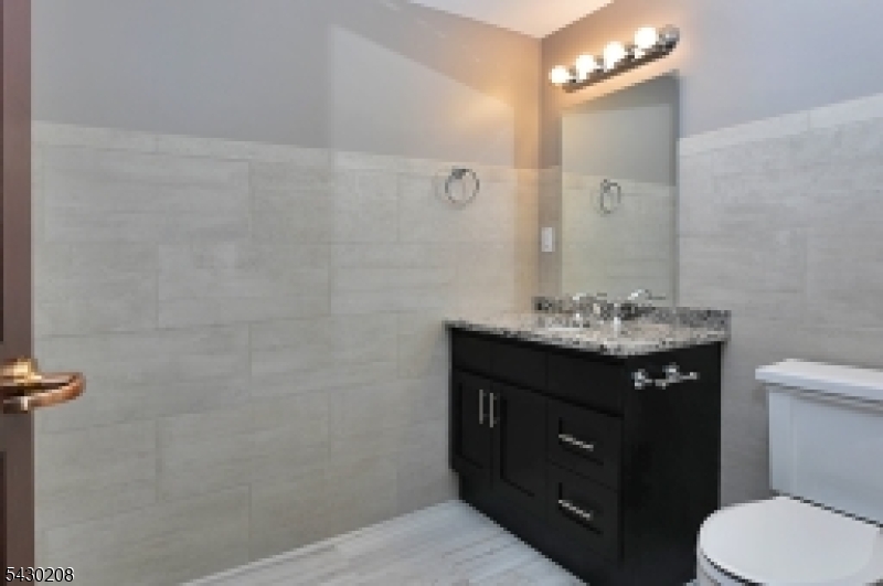 8 White Hall Rd 4