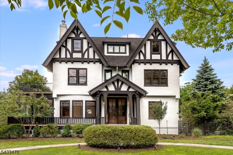 2 Russell Terrace