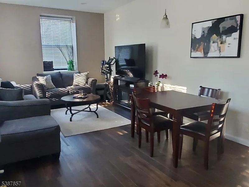 54 W Cherry St 101