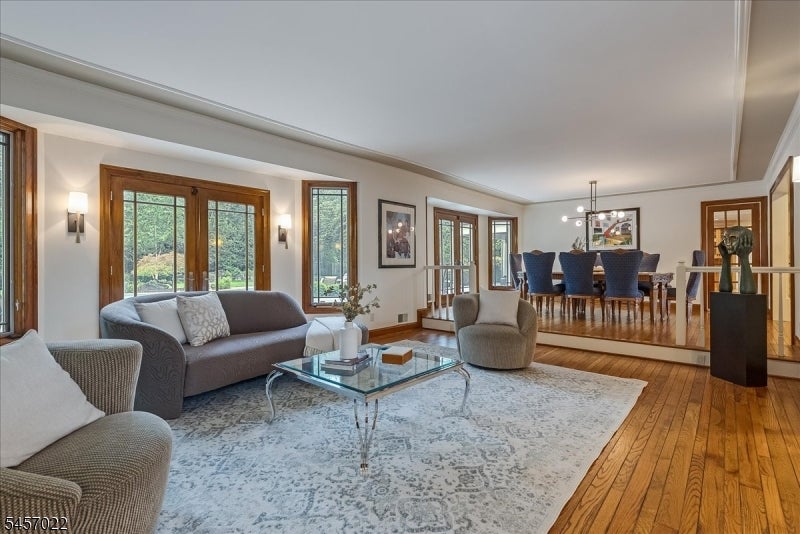 25 Notch Hill Dr