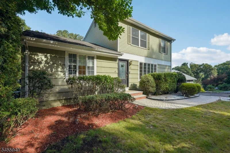 89 Minnehaha Blvd
