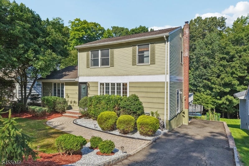 89 Minnehaha Blvd