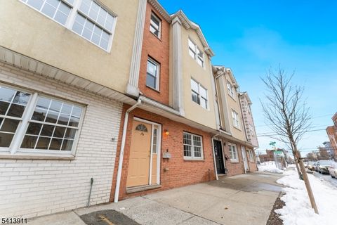 18 E Kinney St Newark City NJ 07102