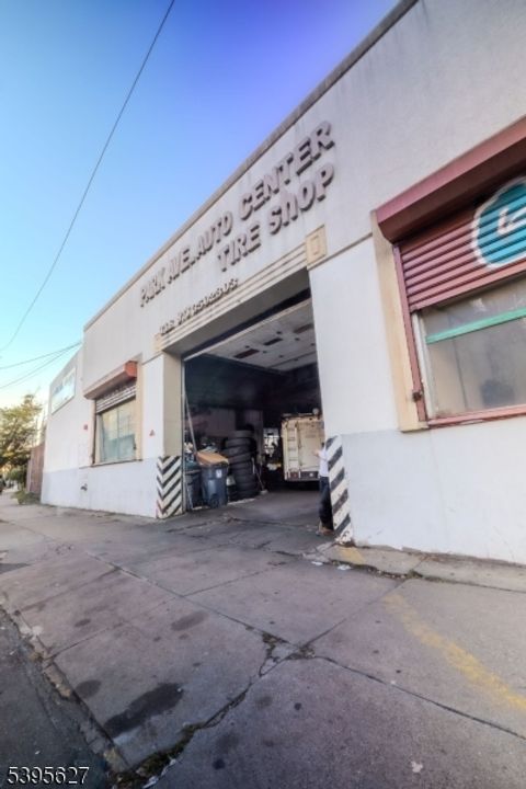 303 N 5Th St Newark City NJ 07107