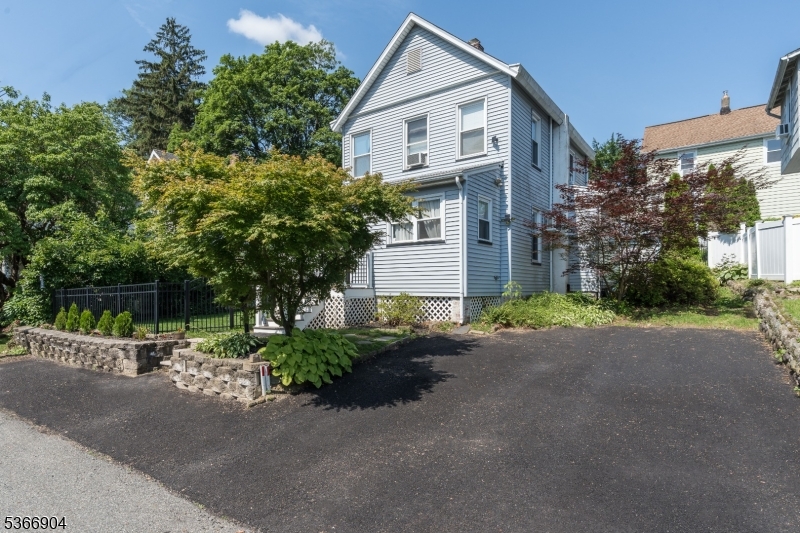 35 Brook St