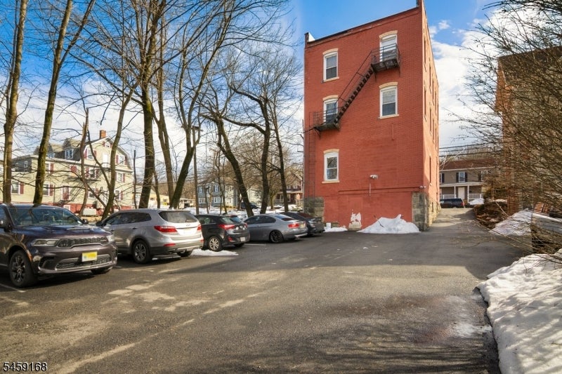 150 East Main St