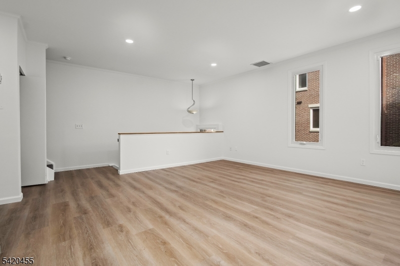 52 C E Black Well St