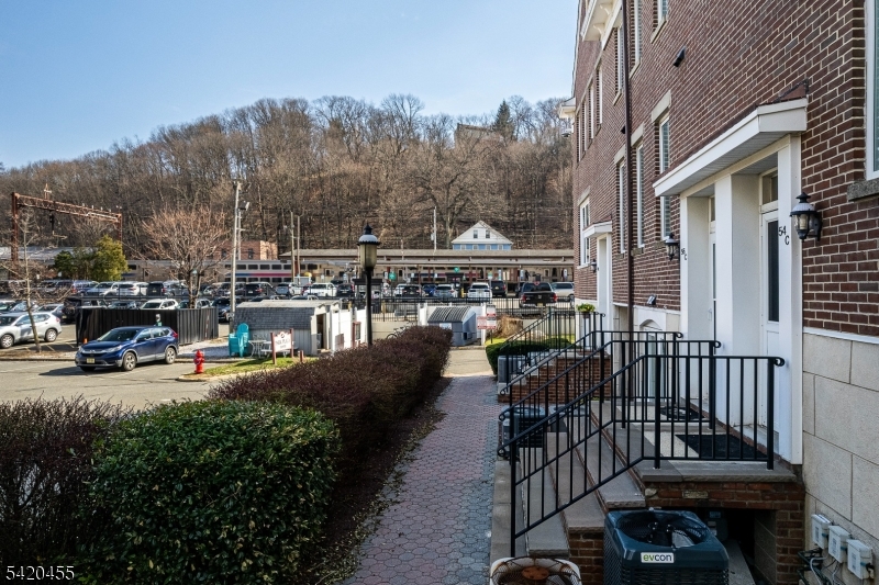 52 C E Black Well St