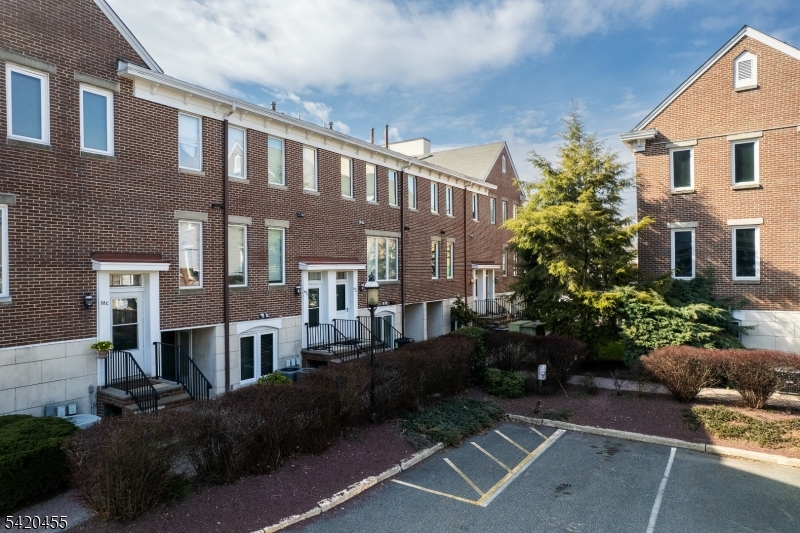 52 C E Black Well St