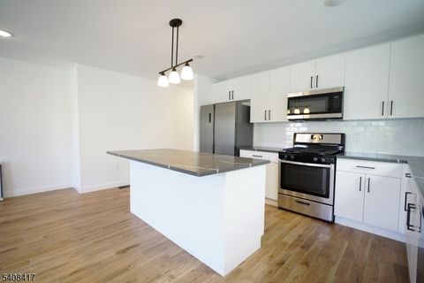 728 Seaport Dr 1 Elizabeth City NJ 07201