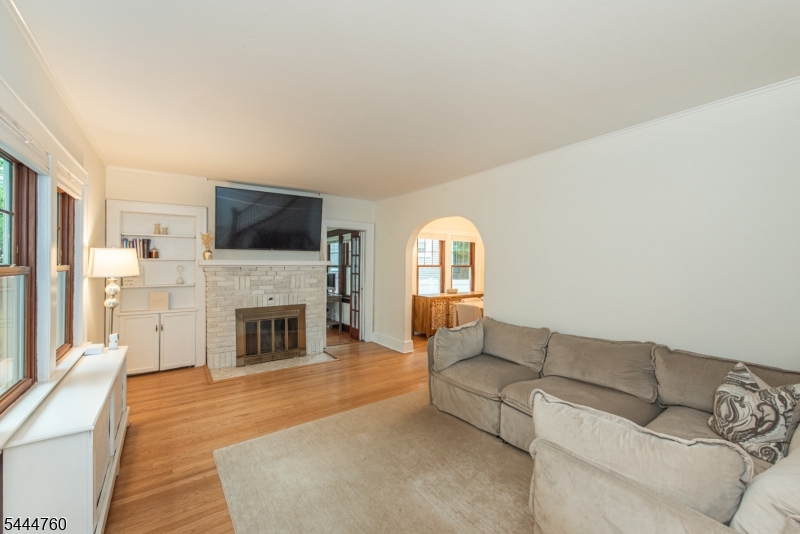 61 Newman Ave