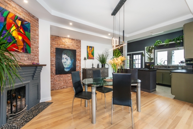 21 Forest St