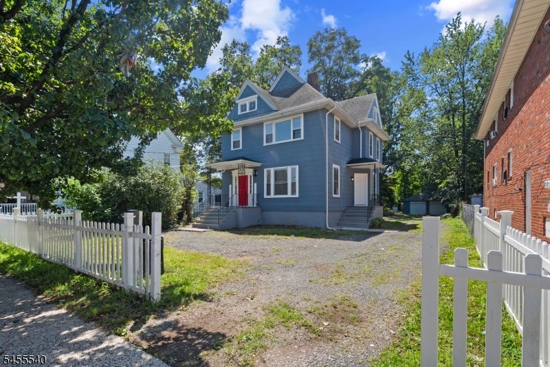 520 W Grand Ave