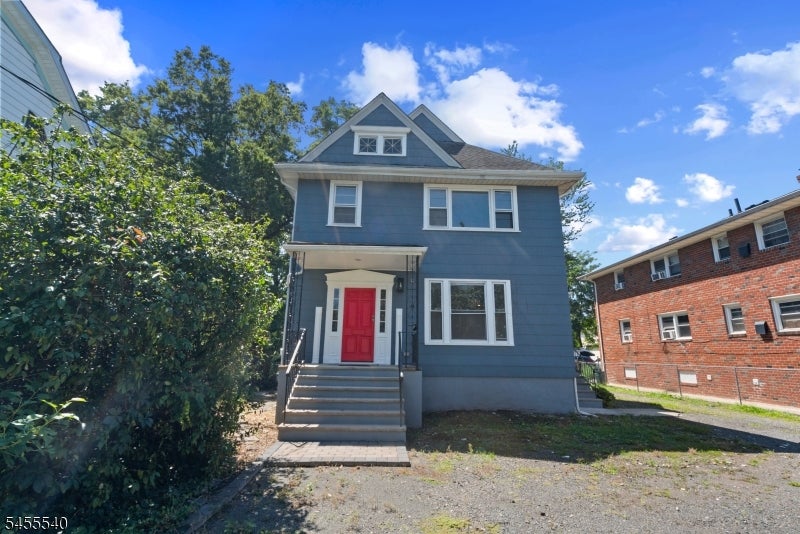 520 W Grand Ave