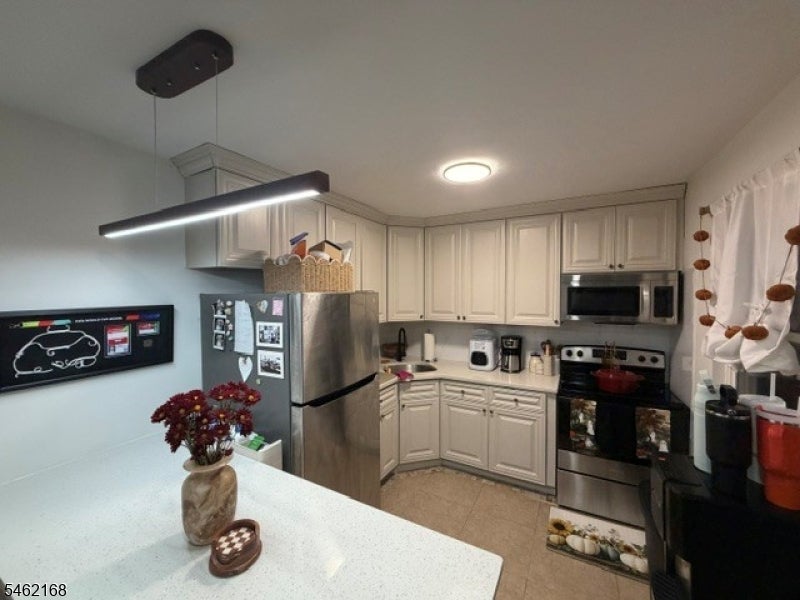 203 N Beverwyck Rd 5