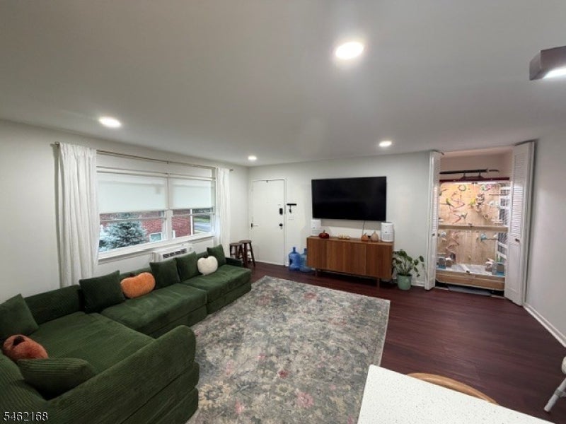 203 N Beverwyck Rd 5