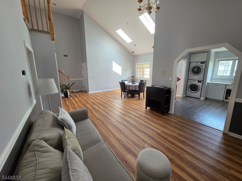 105 Roseland Ave 1104