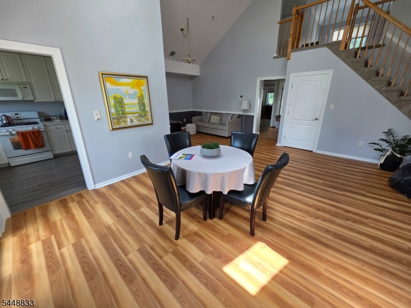 105 Roseland Ave 1104