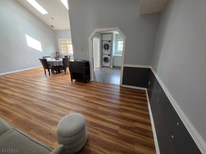 105 Roseland Ave 1104