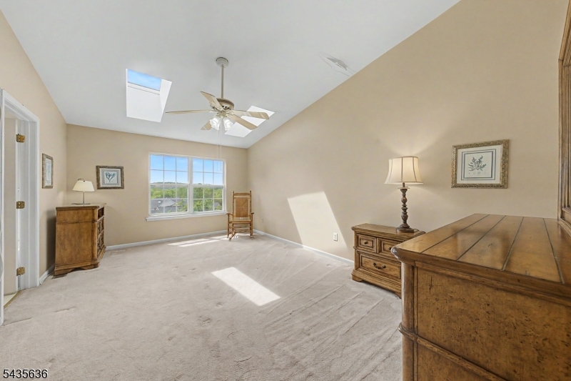 2107 Middlefield Ct