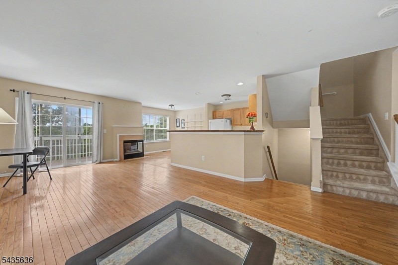 2107 Middlefield Ct