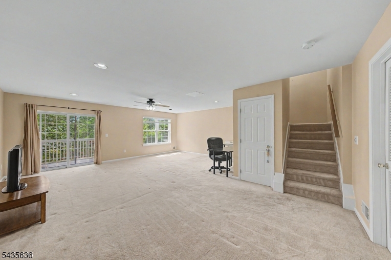 2107 Middlefield Ct