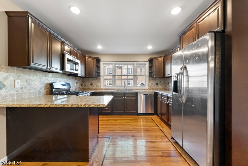 102 Montgomery St 15 15