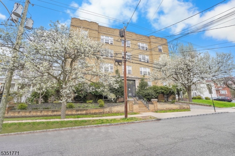 22 Saint Lukes Pl 6