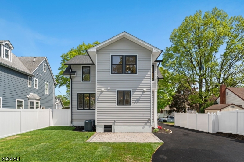 107 Hardwick Ave