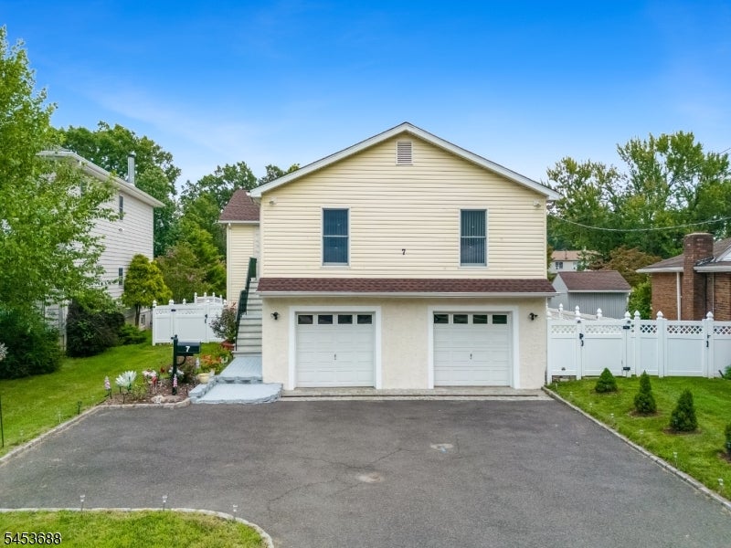 7 Henoch Ave