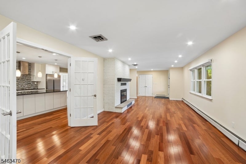 24 Speir Dr