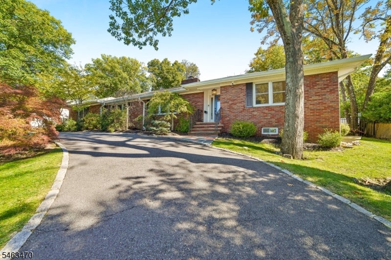 24 Speir Dr