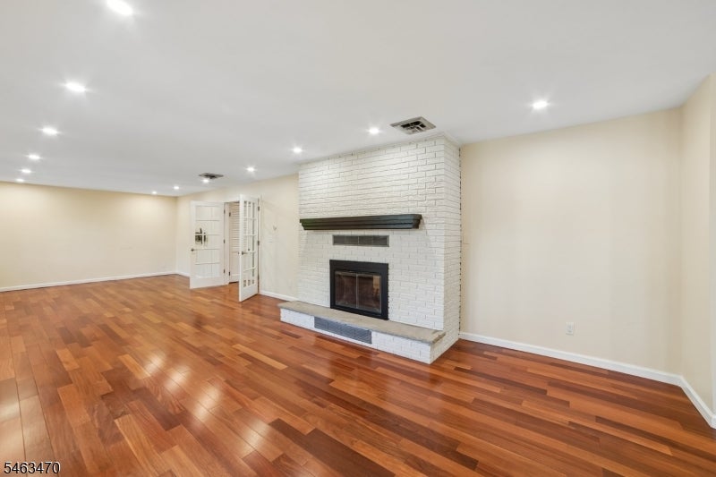 24 Speir Dr
