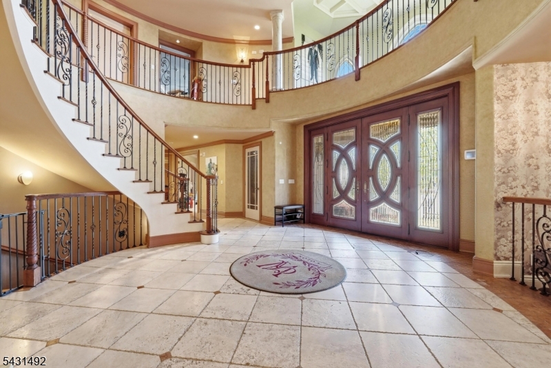 305 Blauvelt Ct