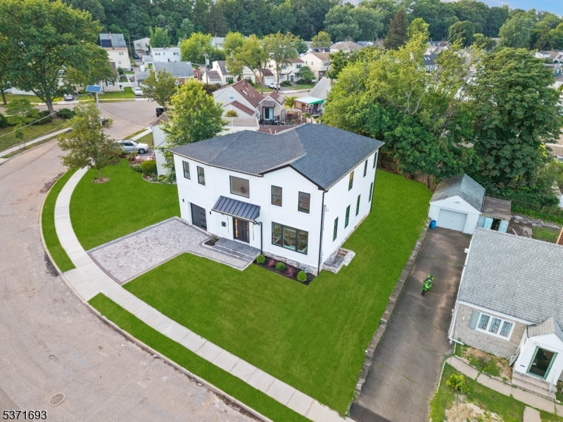 30 Winding Way