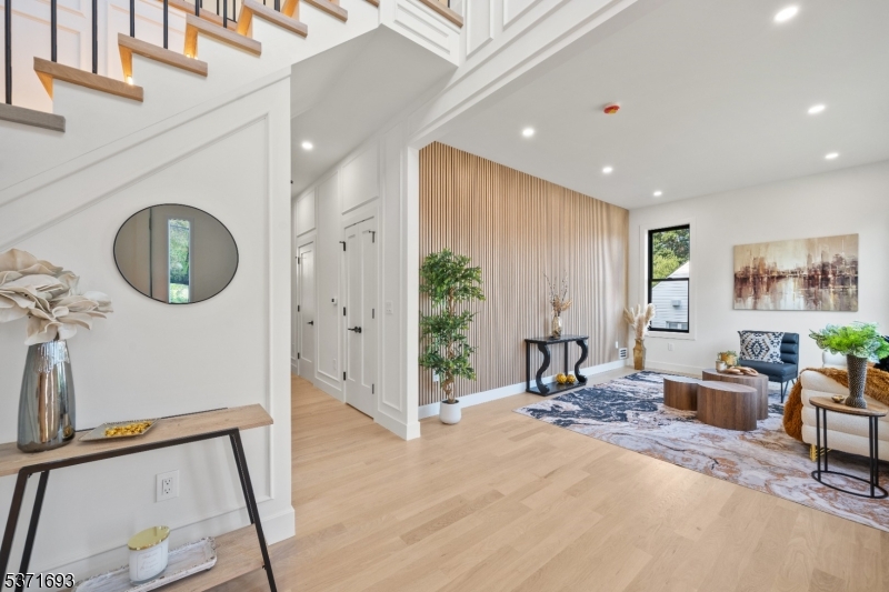 30 Winding Way