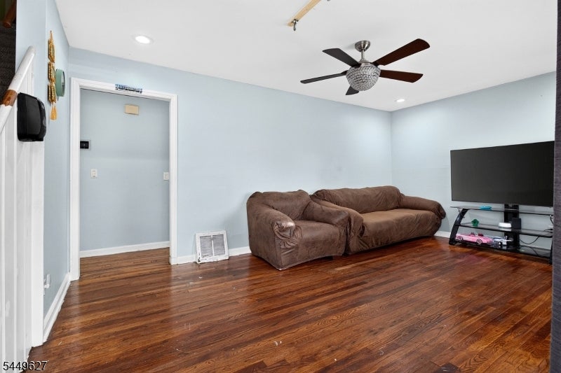 8 Kelly St
