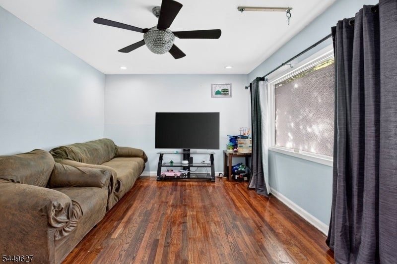 8 Kelly St
