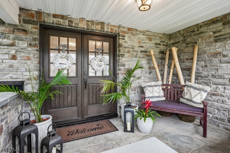 26 Mohawk Dr