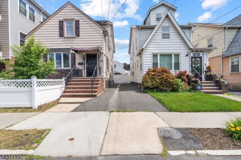 155 Ivy St