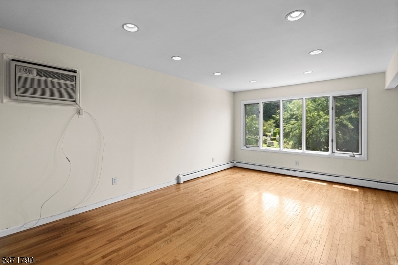 687 Probst Ave