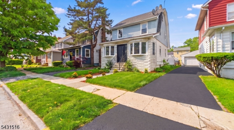 71 Leslie St