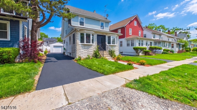 71 Leslie St